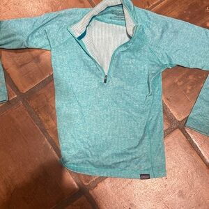 Patagonia base layer size kids small